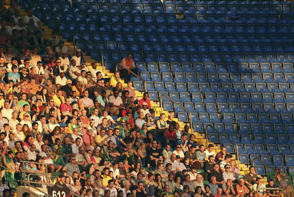 The 2012 London Summer Olympics will start soon, let's take a look at what people in London are doing now. Olympic atmosphere in London ahead of Games opening
