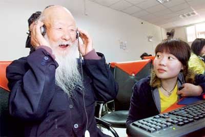 Single centenarian tries matchmaking by video chat