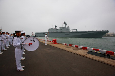 Fleets gather to salute navy's 60th anniversary