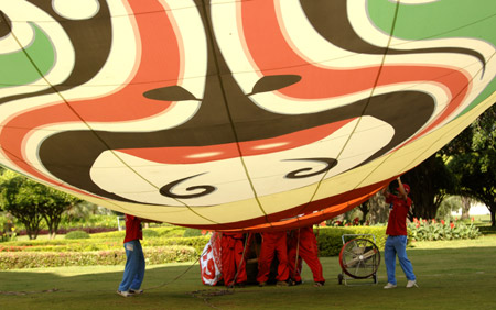 Hot balloon festival held in Hainan