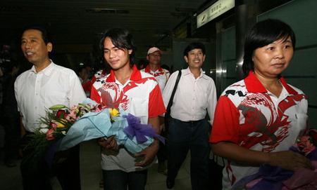 59 fishermen fly back home from Indonesia