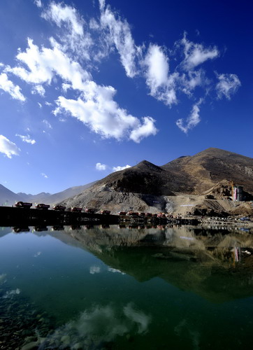 Pondo Water Control Project blocks the river stream in Tibet on Oct 26, 2011. Tibet's largest water project completes damming
