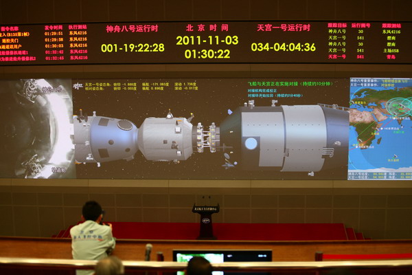 A screen in the Beijing Aerospace Control Center displays a simulation of the Shenzhou VIII spacecraft docking with Tiangong-1 space module on Thursday. Docking is giant step for future manned missions