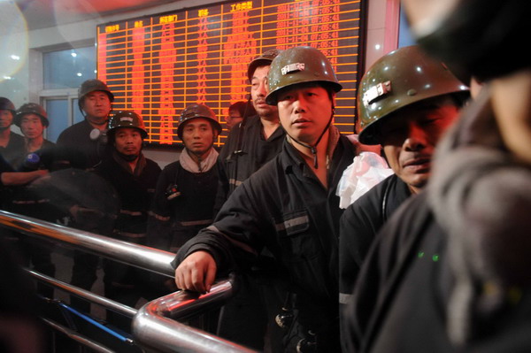 Rescue workers prepare to go underground to search for miners trapped in Qianqiu Coal Mine in Yima, Henan province, Nov 4, 2011. 4 killed, 50 trapped in coal mine