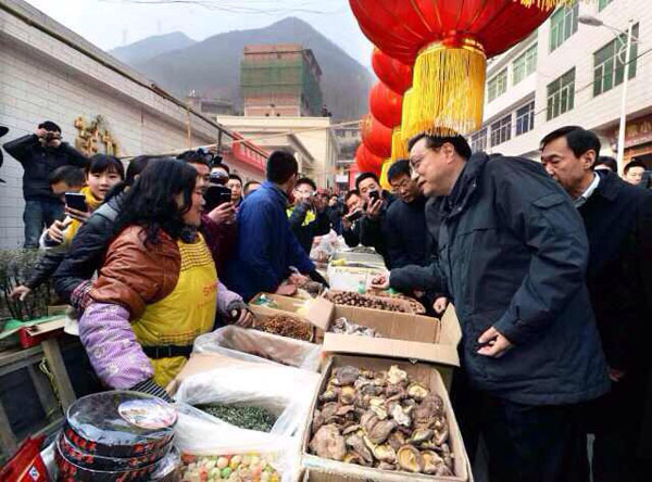 Li visits isolated county in NW China