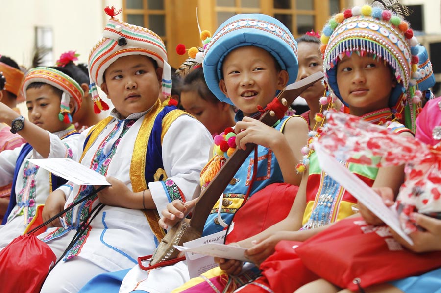 Left-behind children from remote areas visit Beijing