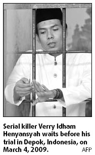 Behind bars, serial killer turns singer