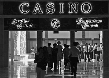 Singapore partially opens first casino resort