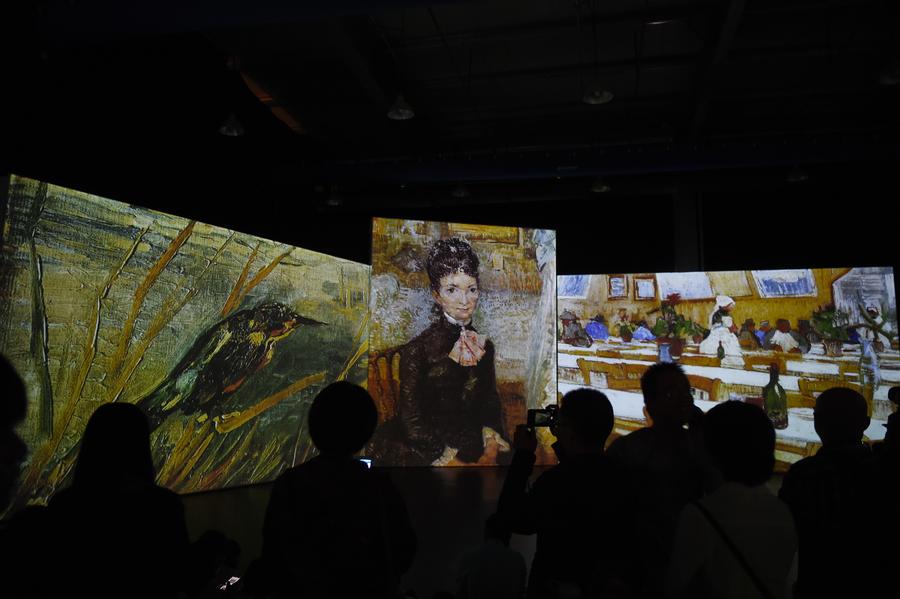 Visitors enjoy Van Gogh works via multimedia in Hangzhou