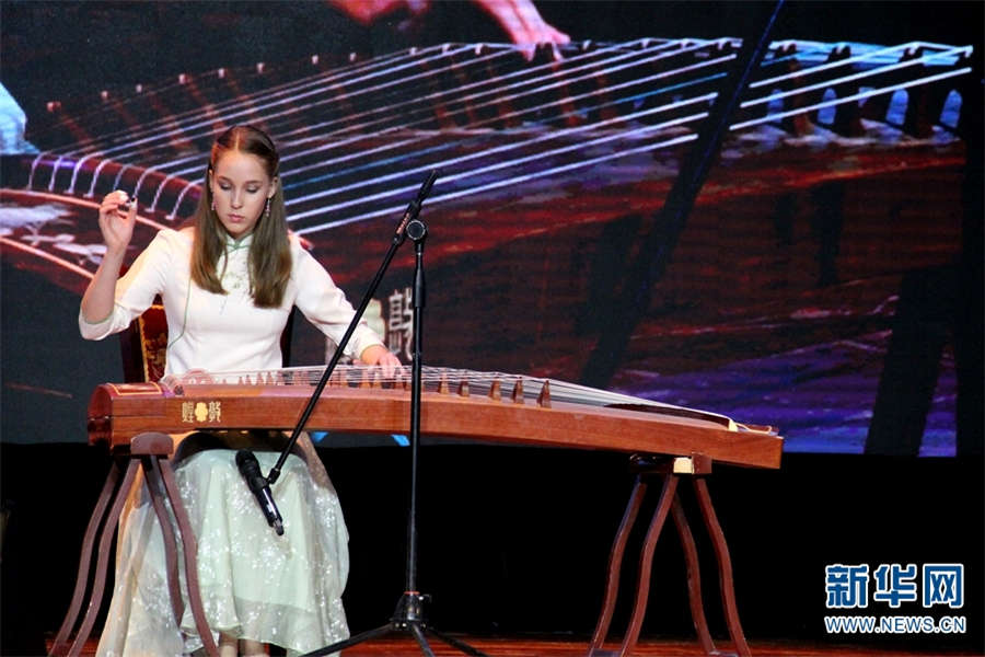 Int'l students show artistic talent at Chinese proficiency contest