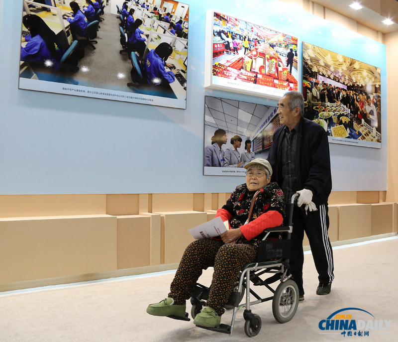 “科學(xué)發(fā)展 成就輝煌”圖片展在京舉行