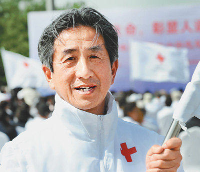 紅旗飄飄：服務，到人民最需要的地方