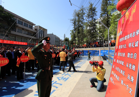 云南巧家開展學雷鋒活動