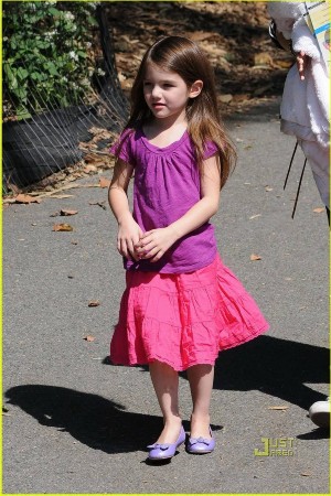 阿湯哥女兒被贊小蘿莉 粉色舞裙顯俏皮可愛