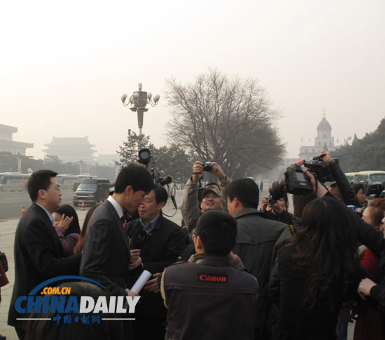 政協(xié)閉幕會(huì)劉翔再遭“圍堵”（圖）