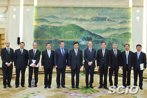 劉云山會見英國文化、媒體和體育部長