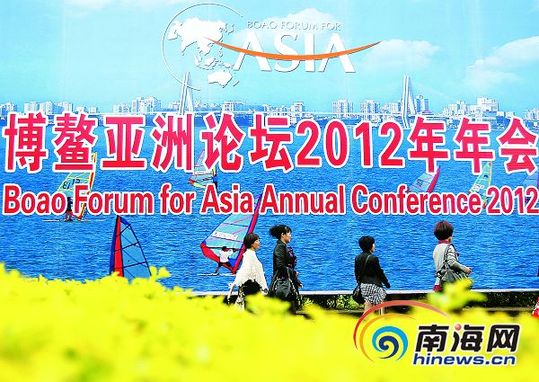 鏡頭直擊海南備戰博鰲年會 禮儀小姐紅旗袍很惹眼