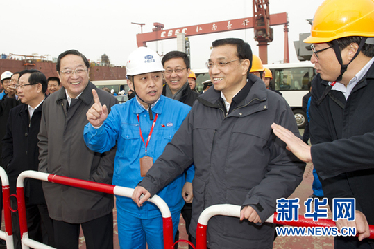 李克強在上?？疾?強調推動轉型發展 依靠創新驅動