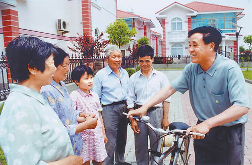 蔣巷好支書45年“讓財”上億