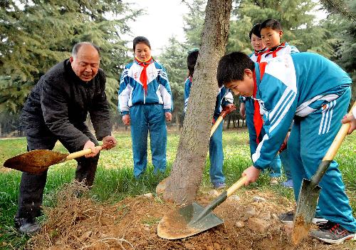 “編外雷鋒團(tuán)”：一座豫南小城的雷鋒印