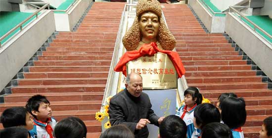 “編外雷鋒團(tuán)”：一座豫南小城的雷鋒印