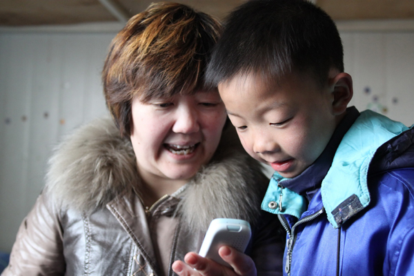 中國日報社赴北京太陽村開展學雷鋒活動