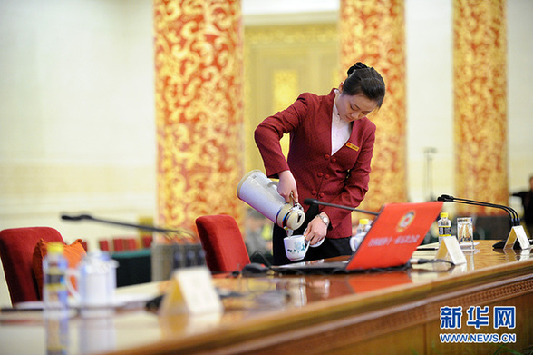 她們因為工作忙碌著美麗著