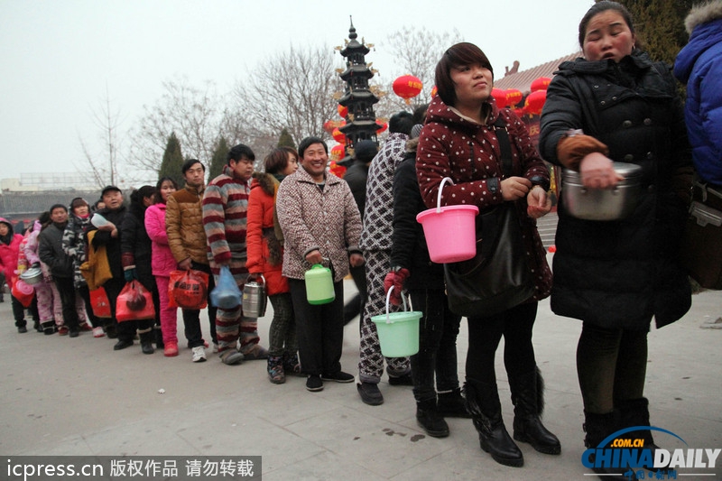 臘八節各地熬制臘八粥供市民免費領取