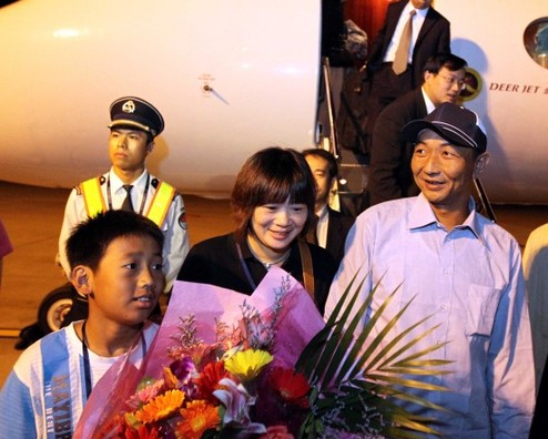 我國漁船船長詹其雄返福州 外交部部長助理迎接