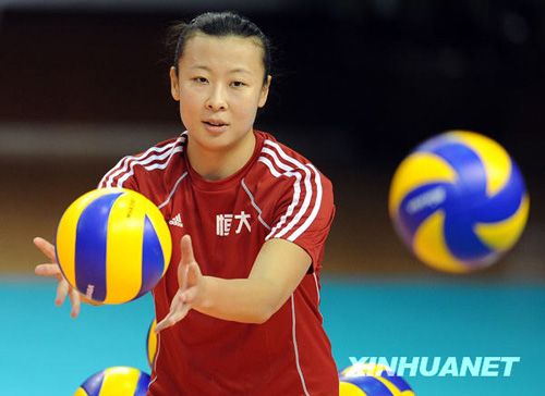 郎平率廣東恒大女排正式亮相