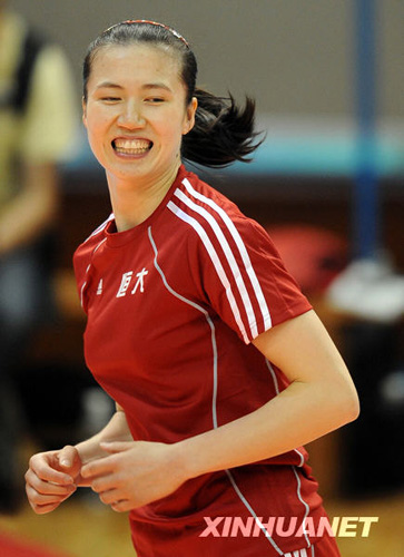 郎平率廣東恒大女排正式亮相