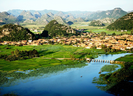 云南文山丘北普者黑：水上田園映池塘