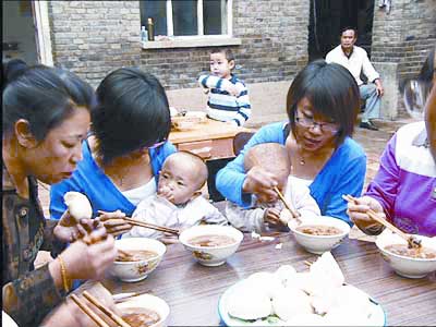 山西現“母系”雙胞胎家族 連續十代傳女不傳男