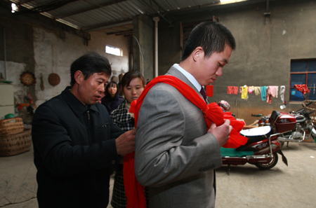 云南“許霆”何鵬：從無期改8年半