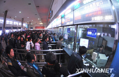 長沙火車站迎來春運售票高峰