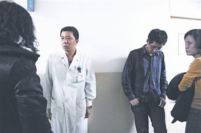 天津男子駕車撞死9人續：被圍時企圖自殺(圖)