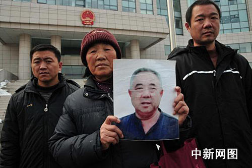 直擊阜陽白宮書記案現(xiàn)場(chǎng) 多家媒體又被拒門外