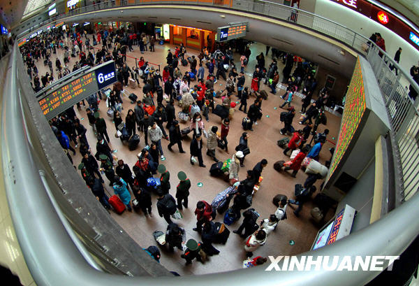 北京西站客流達到節前春運高峰頂點