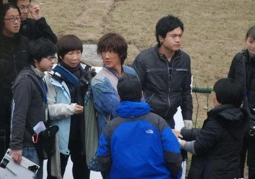 犀利哥紅透網絡遭眾星模仿 “受驚”后拒絕救助(圖)