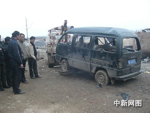 河北饒陽(yáng)發(fā)生持槍聚眾斗毆事件 3輛車被毀 (圖)