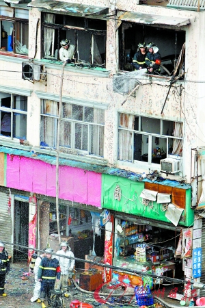 武漢天然氣管道爆炸：火高20多米 萬人逃離(圖)