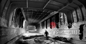 重慶8名拾荒者90萬(wàn)元買二戰(zhàn)登陸艇 欲當(dāng)廢鐵賣