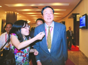 周小川:不知道人民幣一次性升值說(shuō)法從何而來(lái)