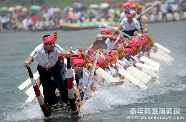 精彩刺激的西雙版納賽龍舟