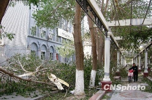 吐魯番遭遇30年不遇強風 城區多處發生火災