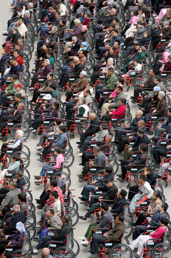 香港“愛心輪椅”捐贈運城殘疾人