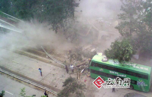 云南飯店裙樓拆除時倒塌砸傷5路人