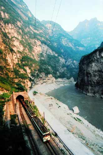 成昆鐵路：“神話”在這里延續(xù)(圖)