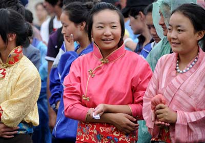 玉樹災區首批赴省外就讀學生在都江堰復課