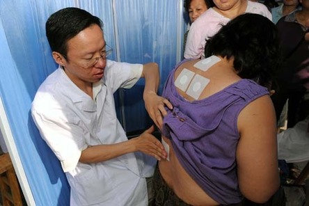 中醫專家免費為市民“冬病夏治”